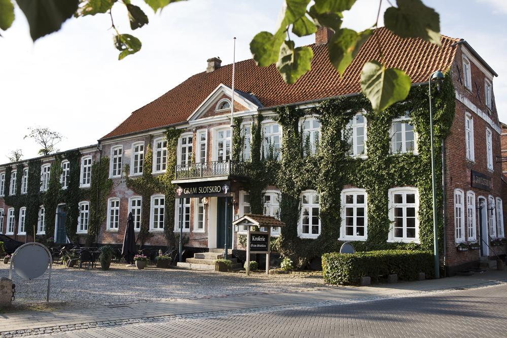 Gram Slotskro Exterior photo